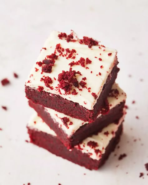 These red velvet brownies are the perfect combination of red velvet cake and gooey brownies. They are fudgy and chewy and have that gorgeous red velvet color. The cream cheese frosting on top really finishes them off, making them the perfect dessert for valentines day, christmas or even just as an anytime treat. Easy to make and a super pretty twist on homemade brownies. #redvelvet #redvelvetrecipes #redvelvetbrownies #brownies #bakingideas #valentiensdesserts #christmasdesserts #reddesserts Brownies With Cream Cheese Frosting, Red Velvet Brownies Recipe, Red Velvet Color, Brownies With Cream Cheese, Red Velvet Cheesecake Brownies, Red Velvet Desserts, Velvet Brownies, Red Desserts, Red Velvet Brownies