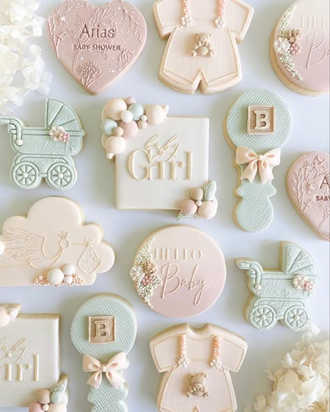 Biscotti Baby Shower Bebe, Pastel Cookies, Baby Shower Biscuits, Baby Shower Sweets, Fondant Baby, Elegant Baby Shower, Fondant Cookies, Baby Cookies