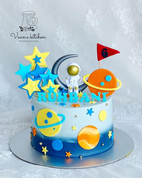 Astronaut Cake #birthdqaycakes #cupcakes #buttercreamcakes #fondantcakes #customcakes #handmadetopper #cakedecor #cakedesign #sydneycake #sydneycakes #vaanskitchen #spongecake #astronautcake #astronautcakes Astronaut Cake Design, Space Theme Cake Ideas, Galaxy Cake Birthday, Astronaut Cake Birthday, Astronaut Theme Cake, Astronaut Birthday Cake, Space Birthday Cake, 1st Birthday Cake Designs, Astronaut Cake