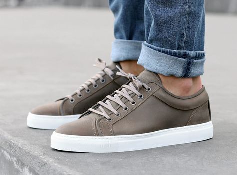 Leather Sneakers Outfit, Snicker Shoes, Mason Garments, Brown Trainers, Sneakers Outfit Men, Trainers Outfit, Top Shoes For Men, Leather Sneakers Men, Casual Shoes Outfit