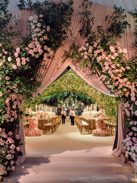 Wedding Decoration Idea, Wedding Entrance Decor, Garden Theme Wedding, Luxury Wedding Decor, Pink Wedding Theme, Wedding Backdrop Design, Dream Wedding Decorations, Wedding Entrance, Wedding Venue Decorations