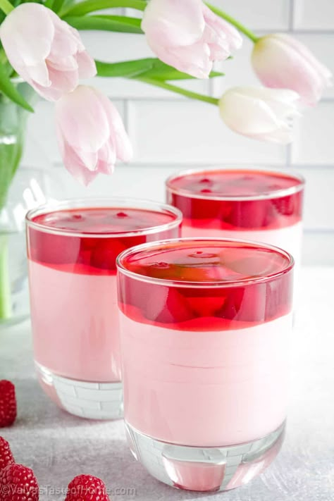 Pink Jello Dessert Cups, Jello In Cups Parties, Mini Jello Desserts Cups, Diy Jello Cups, Jello Cup Desserts, Strawberry Mousse Cups, Pink Jello Cups, Cake With Jello On Top, Creative Jello Ideas