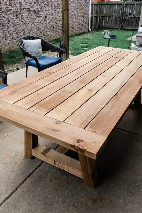 Meja Outdoor, Diy Patio Table, Diy Outdoor Table, Restaurant Patio, Mesa Exterior, Table Diy, Diy Holz, Vintage Diy, Garden Table