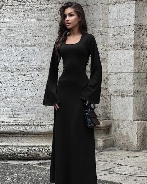 Make an entrance in our Maxi Dress with Trumpet Sleeves. Visit the link in bio to shop our products 🛍️ Refer to our website for size charts 🫶🏻 Happy Shopping! #fyp #foryou #clothingbrand #instafashion #elegantfashion #timelessstyle #summerdress Stile Punk Rock, Sleek Dress, Flare Sleeve Dress, Flare Long Sleeve, Elegant Pattern, Backless Maxi Dresses, Vestido Casual, Long Sleeve Maxi, Bell Sleeve Dress