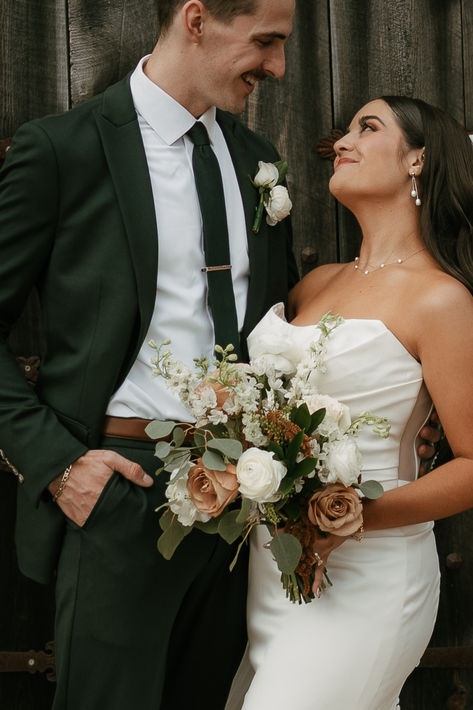 A bridal bouquet featuring toffee-colored roses, earthy greens, and soft brown accents, creating a warm and organic look perfect for rustic and boho weddings. Bouquet Of Greenery, Mountain Wedding Flower Bouquet, Modern Fall Wedding Bouquet, Boho Flowers For Wedding, Green And Brown Wedding Bouquet, Wedding Flower Inspiration Color Schemes, Boho Wedding Bouquet Wildflowers Rustic, Boho Rustic Bouquet, Olive And Taupe Wedding