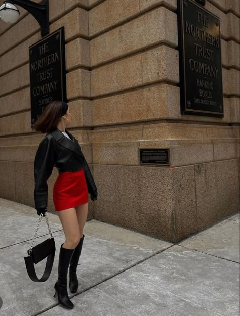 Red Top With Skirt, Black Short Outfit, Black Red Outfit, Red Skirt Outfit, Red And Black Outfit, Red Black Outfit, Red Skirt Outfits, Outfits For Short Women, Black Shorts Outfit