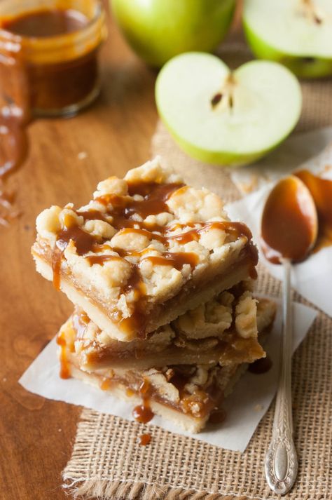 Apple Shortbread, Carolina Recipes, Shortbread Crumble, Apple Pie Bars Recipe, State Recipes, Fall Desert, Butter Desserts, Salted Caramel Apple Pie, Pie Bar Recipes