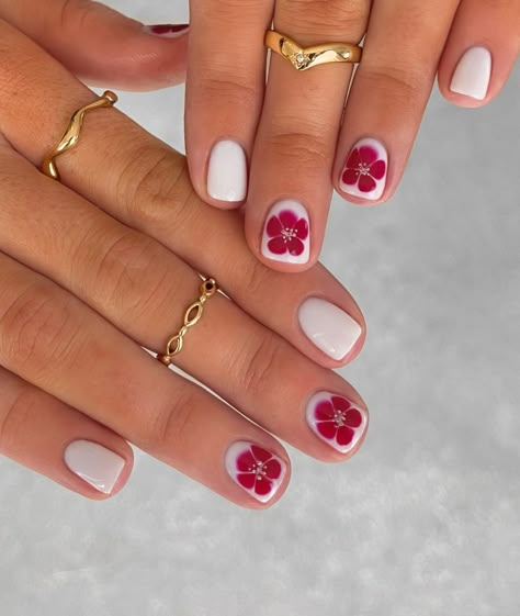 blooming flowers 🌺❤️ @cmp_beautysupplies gel polishes used: ❤️vamp it up ❤️french vanilla - - - - - #nails #bloominggel #blooming #springnails #beauty #nailinspo #nailinspiration #gelpolish #gelnails #mani #manicure #salon #nailsalon #nailart #cosmetics #nailpolish #smallbusiness #perth Gel Nail Designs Short Nails Flowers, Flower Nails Minimal, Gel Mani On Natural Nails, Gel Nails With Flower Designs, Short Gel Nails Design Ideas, Nailpolish Inspo Short Nails, Blooming Gel Manicure, Short Tropical Vacation Nails, Blooming Flowers Nails