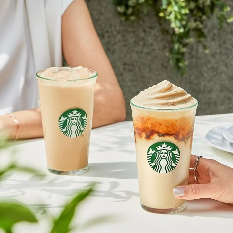 스타벅스 코리아 (@starbuckskorea) • Instagram photos and videos Drink Photo Instagram, Starbucks Photoshoot Ideas, Starbucks Photoshoot, Product Photoshoot Ideas, Coffee Graphics, Drink Ads, Food Photoshoot, Product Photoshoot, Life Styles