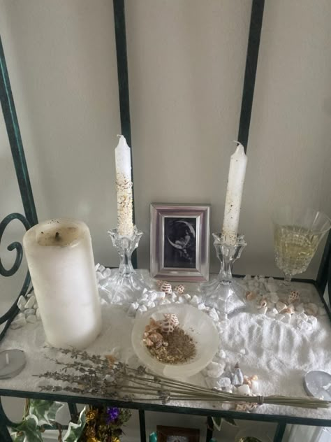 Selene Goddess Offerings, Selene Altar Ideas, Goddess Selene Offerings, Lady Selene Altar, White Witch Altar, Lunar Witch Altar, Moon Witch Altar, Offerings For Selene, Selene Offerings