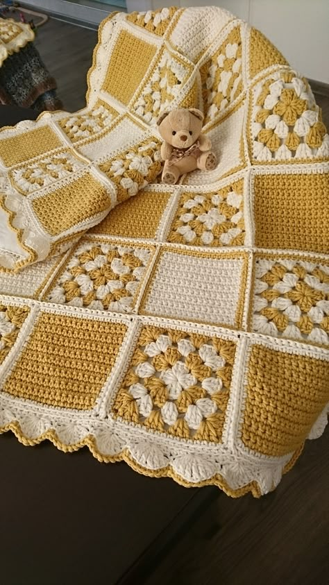 Crochet Bedspread Pattern, Crocheted Blanket, Crochet Blanket Designs, Crochet Bedspread, Crochet Quilt, Crochet Square Patterns, Afghan Blanket, Granny Square Crochet Pattern, Square Crochet