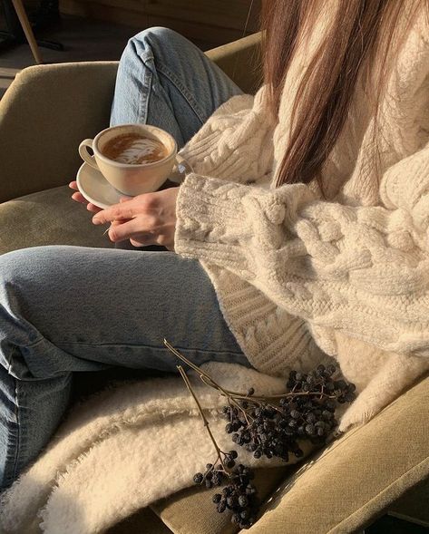 jessica on Twitter: "… " Gilmore Aesthetic, Gilmore Girls Seasons, You Are My Moon, Coffee Girl, Cozy Aesthetic, Fall Inspo, Rory Gilmore, Best Seasons, Autumn Cozy