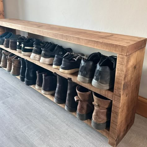 Reclaimed Wood Wall Living Room, Wood Wall Living Room, Rustic Shoe Rack, Shoe Rack Ideas, Modern Shoe Rack, Boho Bedroom Ideas Hippie, Wooden Shoe Racks, Back Deck Decorating, Diy Dollhouse Furniture Easy