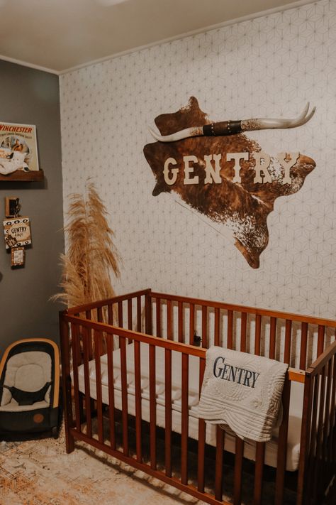 Themes Nursery Ideas, Western Themed Room Ideas, Western Neutral Nursery, Rustic Boys Nursery, Western Themed Nursery Boy, Nursery Western, Western Cowboy Nursery, Western Baby Decor, Rodeo Nursery Theme