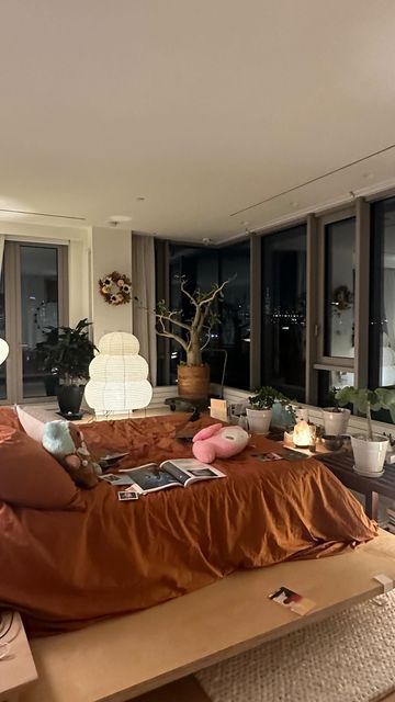 Xuân-Mai Phạm on Instagram: "Hmmm night time routine soon?" Mai Pham Penthouse, Mai Pham Bedroom, Room At Night Aesthetic, Mai Pham Apartment, Mcm Apartment, Mai Pham, Housing Decor, 2024 Bedroom, Nyc Penthouse