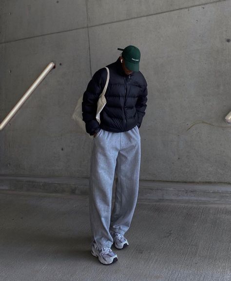 New Balance 530 Outfit, Minimal Streetwear, Spiritual Fashion, Puffer Jacket Outfit, New Balance Outfit, Green Cap, Joggers Outfit, Mens Trendy Outfits, Street Style Outfits Men