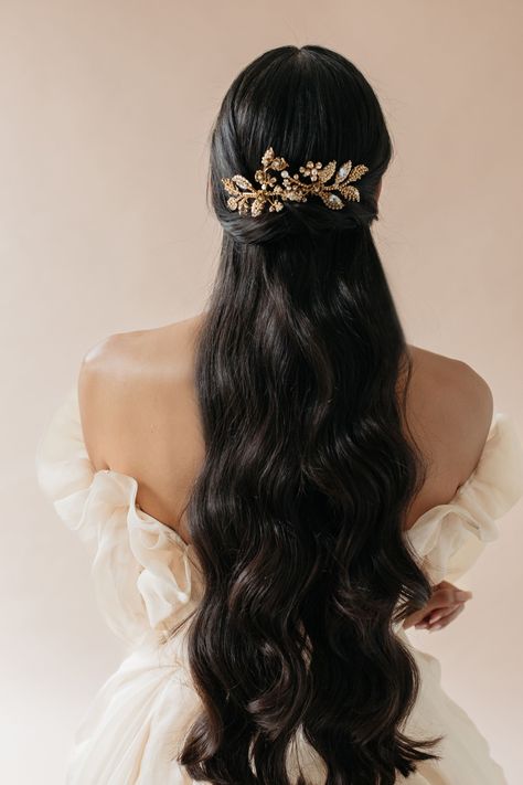 Maria Elena Headpieces “April Blossom” Spring Summer 2024 Collection Bridal Veils And Headpieces, Bridal Nails Designs, Bridal Jewellery Inspiration, Veil Headpiece, Vintage Wedding Hair, Maria Elena, Polka Dot Wedding, Bridal Comb, Flower Hair Comb