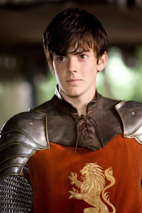 The Chronicles of Narnia – Prince Caspian (2008) Starring: Skandar Keynes as Edmund Pevensie. (click thru for larger image) Skander Keynes, Edmund Narnia, Skandar Keynes, Narnia Prince Caspian, William Moseley, Narnia 3, Edmund Pevensie, Georgie Henley, The Chronicles Of Narnia