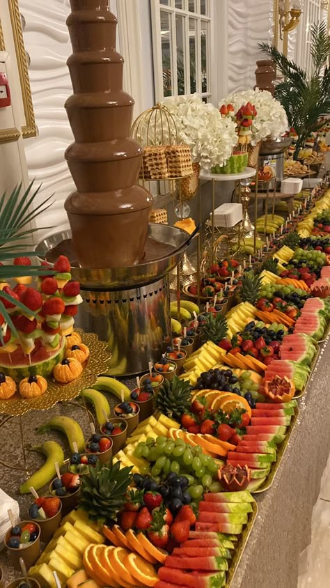 Wedding Fruit Displays Receptions, Dessert Table With Fruit, Veggie Tray Wedding Reception, Wedding Fruit Platters, Fruit Bar Wedding Receptions, Tropical Fruit Table, Fruit Bar At Wedding, Fruit Table Display Wedding Buffet Ideas, Wedding Fruit Platter