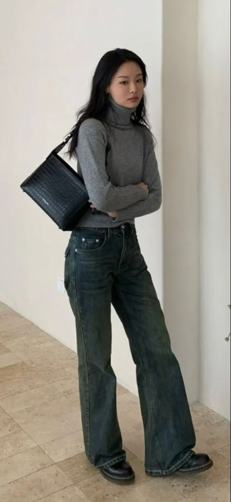 Architect Women Outfit, Modern Effortless Style, Selena Gomez Style Inspiration, Outfit Inspo Cold Spring, Simple Feminine Outfits Winter, Classic Polished Style, Casual Sleek Outfit, Hip Winter Outfits, Office Siren Winter Outfits