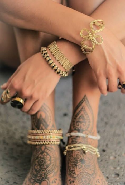 Mandala Foot Tattoo, Ankle Tat, Mandala Tattoo Sleeve, Anklet Tattoos, Leg Tattoos Women, Foot Tattoo, Henna Tattoo Designs, Dope Tattoos, Foot Tattoos