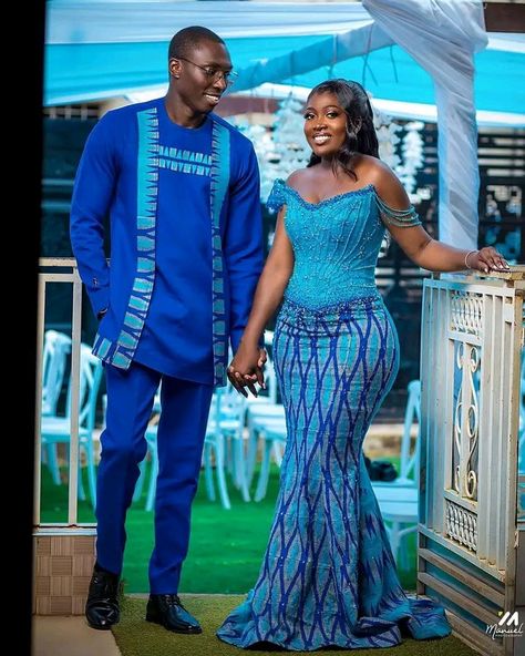 Kente Couples Outfits, Engagement Dress Kente, Ankara Couple Outfit Wedding, Ankara Engagement Dress, Ruracio Outfits For Couples, African Engagement Outfits, Couple Traditional Outfits African, Kente Styles For Engagement, Ensemble Couple