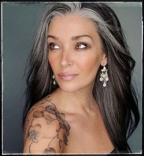 Gray Hair Transition, Black And Grey Hair, Butterfly Haircut, Grey Hair Transformation, Hair Transition, Gorgeous Gray Hair, Grey Hair Inspiration, Beautiful Gray Hair, Gray Hair Growing Out