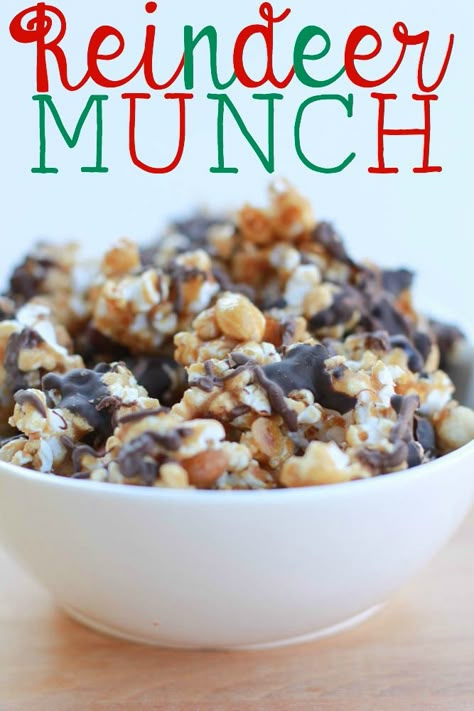 Nuts And Chocolate, Popcorn Recipes Easy, Popcorn Treats, Chex Mix Recipes, Christmas Candy Recipes, Snack Mix Recipes, Holiday Snacks, A Place To Call Home, Popcorn Recipes