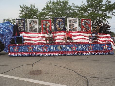 Veteran Heroes Parade Float  Create unique 4th of july patriotic parade floats like this one with the best parade float supplies online. Parade Float Diy, Parade Float Theme, Parade Float Ideas, Parade Float Decorations, Parade Float Supplies, Homecoming Floats, Christmas Parade Floats, Party Barge, Parade Ideas