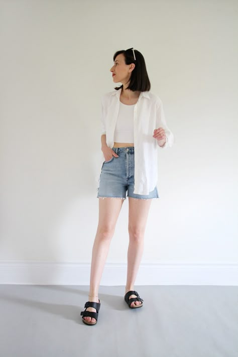 Cool Shorts Outfits For Women, Travel Shorts Outfits, Simple Outfit For Women, Simple Short Outfits, Beach Outfit With Shorts, Go To The Beach Outfit, Summer Outfit For Short Women, Beach Casual Outfits Women, Short Ideas Outfit