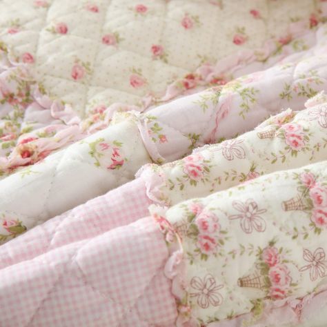 Qucover Single Bedspread Quilted Throw Soft 100% Cotton Pink Floral Patchwork Quilt 150x200 cm Decorative Sofa Couch Coverlet : Amazon.co.uk: Home & Kitchen Quilt Throw Blanket, Shabby Chic Quilts, Floral Bedspread, Chic Quilts, Quilted Throw, Patchwork Blanket, Quilted Throw Blanket, Pink Quilts, Flower Quilt