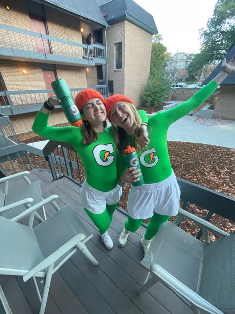 Gatorade Water Bottle Halloween Costume, G Costumes Ideas, Green Characters Costumes, Croc Halloween Costume, Group Of 2 Halloween Costumes, Simple Halloween Costume Ideas For Women, Sports Day Costume, Halloween Costumes Gatorade, Gatorade Bottle Costume