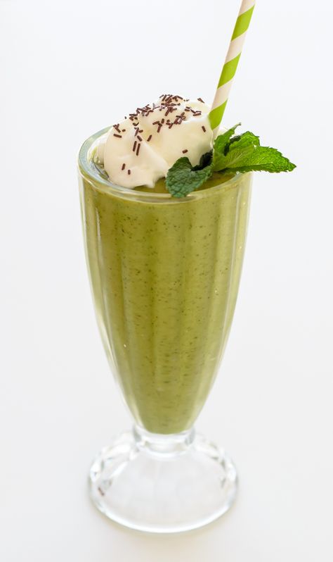 Healthy Shamrock Shake {Avocado Mint Smoothie} Tiki Punch Recipe, Diy Shamrock Shake, Healthy Shamrock Shake, Well Plated By Erin, Diy Shamrock, Avocado Shake, Mint Shake, Well Plated, Mint Smoothie