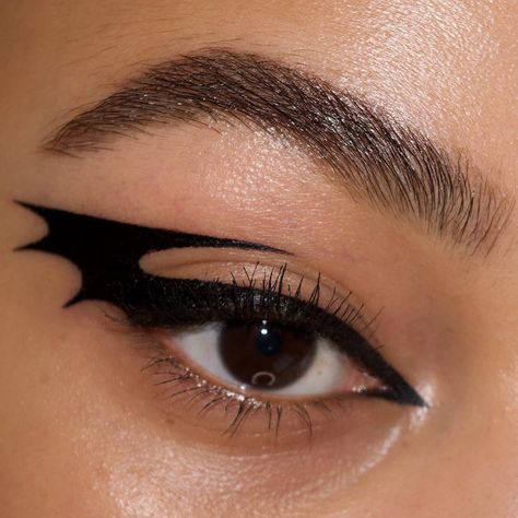 Bat Wing Eyeliner, Bat Eyeliner, Wing Eyeliner, Smashbox Cosmetics, Makeup Eye Looks, Fx Makeup, Winged Liner, Bat Wing, Winged Eyeliner