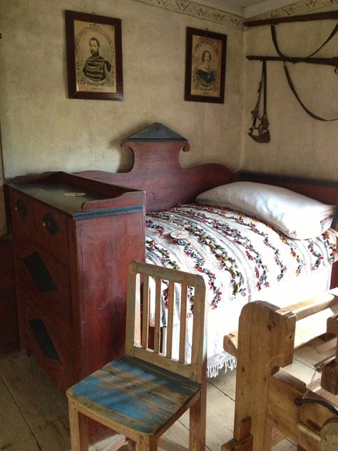 Bed in Delsbo House, Skansen, Stockholm You can't tell from this angle but the chest is part of the bed Swedish Bed, Skansen Stockholm, Bump Beds, Scandinavian Bed, Swedish Interiors, Nordic Interiors, Nordic Homes, Scandinavian Interiors, Scandinavian Bedroom