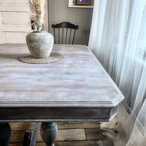 Grey Table And Chairs, Chalk Paint Dining Room Table Diy, Diy Paint Dining Room Table, Diy Painted Kitchen Table, Dining Room Table Makeover Paint, Chalk Painted Dining Table And Chairs, Chalk Painting Dining Room Table, Dining Table Painting Ideas, Old Dining Table Makeover