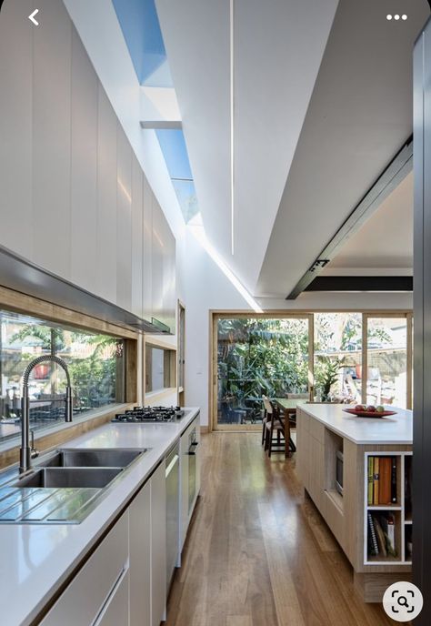 Skylight House Design, Kitchen Design With Skylight, Sky Light In Kitchen, Modern Architecture Kitchen, Modern Spacious Kitchen, Skylight Interior Design, Sky Light Kitchen, Skylight Dining Room, Modern Skylight Design