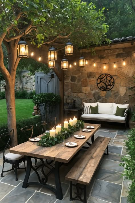 Garden Ideas Furniture, Moody Patio Ideas, Garden Dining Area Ideas, Cozy Outdoor Patio Ideas, Outdoor Dining Table Ideas, Outdoor Lounge Ideas, Cozy Backyard Ideas, Backyard Dining Area, Outdoor Eating Spaces