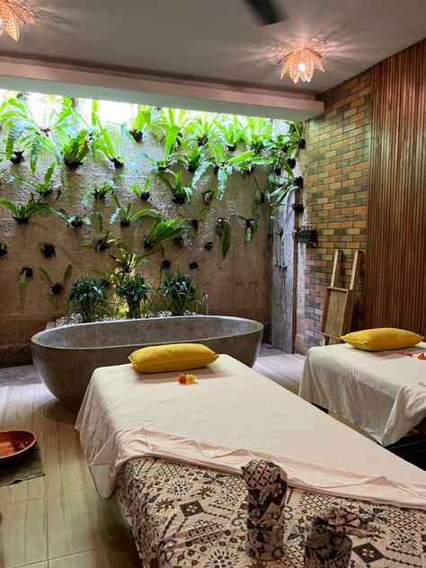 Spa Retreat Aesthetic, Spa Massage Room Design, Home Wellness Spa, Spa Interior Design Luxury, Spa Esthetic, Holistic Retreat, Tropical Spa, Spa Vibes, Spa House