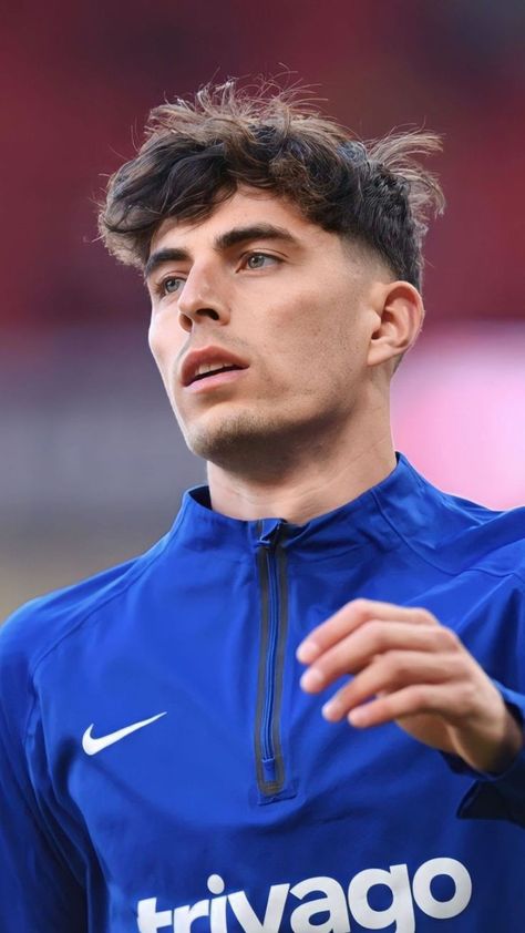 Kai Havertz Haircut, Havertz Haircut, Havertz Chelsea, Cristiano Ronaldo Training, German Football Players, Chelsea Players, Men Haircut Curly Hair, Kai Havertz, Soccer Boyfriend