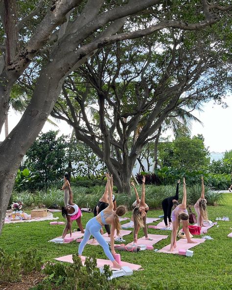 Another glimpse into our yoga session in Miami 💫 We hosted a Vinyasa yoga class with a breathtaking setting, followed by a lovely get-together with delicious treats. And of course, everyone went home with gifts from in•reach🎁 Miami, stay tuned! We’ll be back soon😍 Outdoor Stretching, Wellness Festival, Pilates Photoshoot, Jacky Chan, Yoga Event, Yoga Party, Notion Inspo, Yoga Barre, Brand Shoot