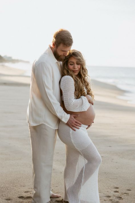 Two Piece Maternity Outfit Photoshoot, Two Piece Skirt Outfits, Beach Photoshoot Couple, Maternity Beach Photoshoot, Skirt Outfits For Women, Bump Photoshoot, Beach Pregnancy Announcement, Maternity Shoot Outfit, Pregnancy Announcement Pictures