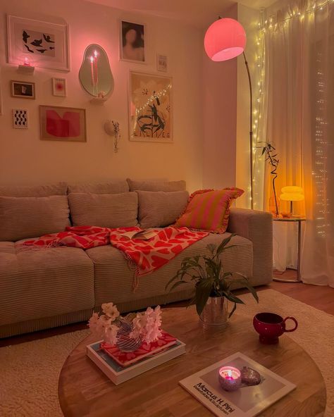 All you need for calmness : lights 💫 🕯️, flowers 💐, plants 🪴,books 📚 and coffee ☕️ Wait for my little friend at the end 🤩 🕊️ #balkony… | Instagram Living Room College House, My Dream Apartment, Living Room Inspiration College, Best Friends Apartment, Cool Room Lights, Cozy Living Room Designs Inspiration, Cute Furniture For Apartments, Cute Living Room Ideas For Apartments, Romantic Living Room Decor