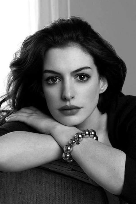 Ann Hathaway, Dan Stevens, Phoebe Tonkin, Evan Peters, Anne Hathaway, Dylan O'brien, Famous Women, 인물 사진, Famous Faces