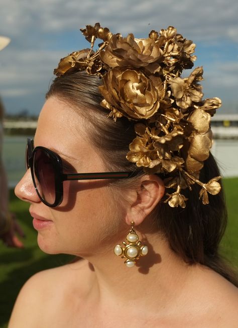 Gold Flower Headpiece, Races Headpiece, Headgear Fashion, Gold Flower Crown, Diy Fascinator, Ballet Headpieces, Gold Bridal Crowns, Fascinator Hats Diy, Head Decoration