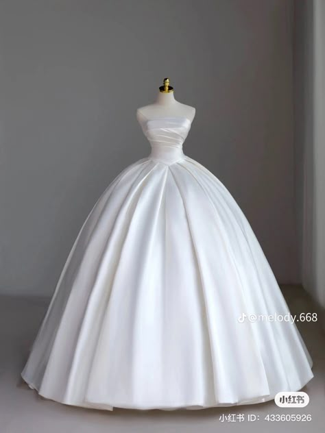 1800 Wedding Dress, Princess Wedding Dresses Ball Gown Fairytale, Satin Ballgown Wedding Dress, Debutante Dresses, Bridal Dresses Vintage, Ball Ideas, White Ball Gowns, Wedding Dresses Ball Gown, Wedding Dresses Cinderella