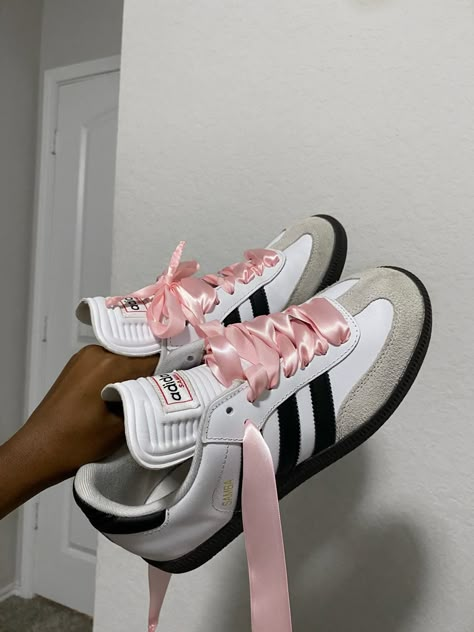 Adidas Samba Outfit, Samba Outfit, Sneaker Shop, Mode Zara, Skandinavian Fashion, Shoe Wishlist, Hype Shoes, Shoe Inspo, Looks Street Style