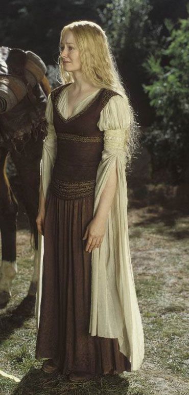 Gowns Pagan Wicca Witch:  LOTR Eowyn's brown peasant dress and cream chemise with long, trailing sleeves.  For inspiration. Lotr Costume, Tauriel, Shield Maiden, Medieval Dress, Fantasy Costumes, Movie Costumes, High Fantasy, Fantasy Dress, Peasant Dress