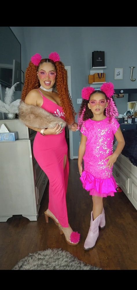 Barbie outfits mommy and me pink Disney Duos, Barbie Outfits, Barbie Costume, Matching Costumes, Mom And Daughter, Barbie Party, Halloween Games, Family Halloween, Affordable Clothes