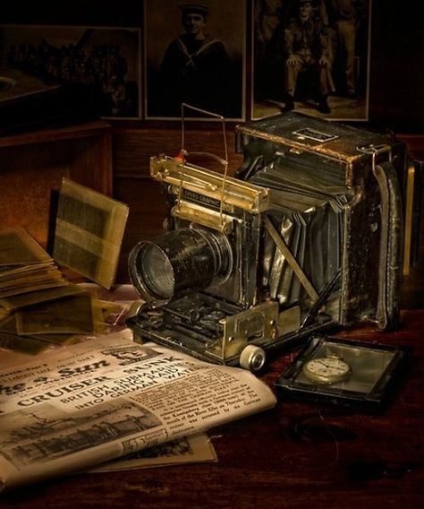 Life is too short, don't be .... Fotocamere Vintage, Antique Cameras, Environmental Portraits, Classic Camera, Old Cameras, Old Camera, Photography Gear, Vintage Cameras, Photography Equipment